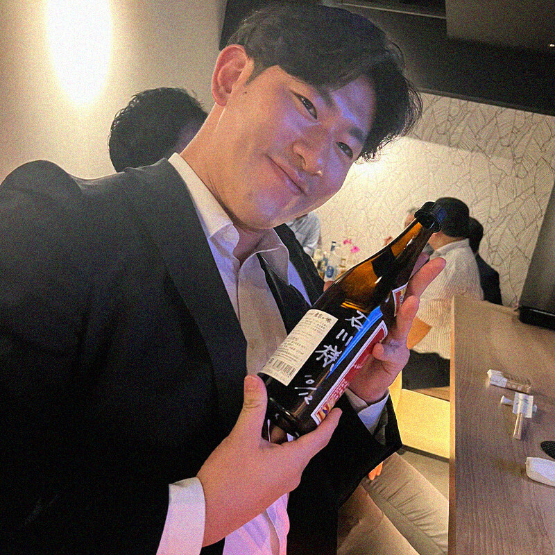 お酒を楽しむ様子